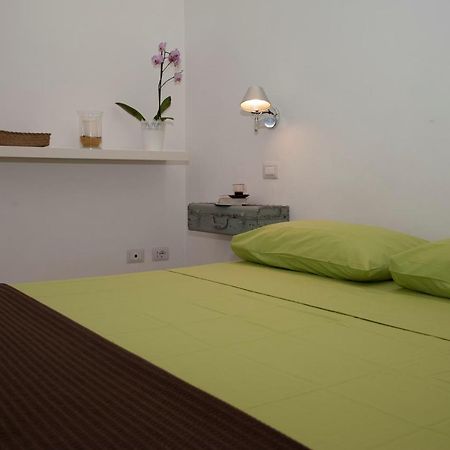 Center 2 Rooms B&B ローマ エクステリア 写真