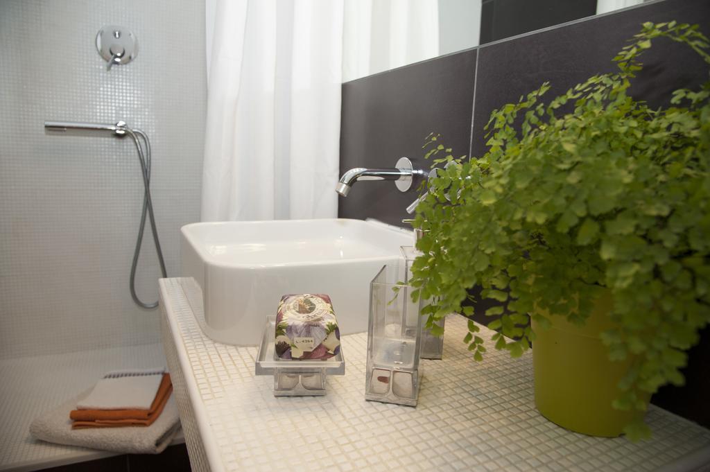 Center 2 Rooms B&B ローマ エクステリア 写真