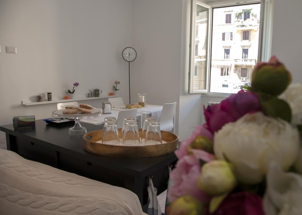 Center 2 Rooms B&B ローマ エクステリア 写真